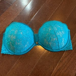 Victoria’s Secret strapless bra